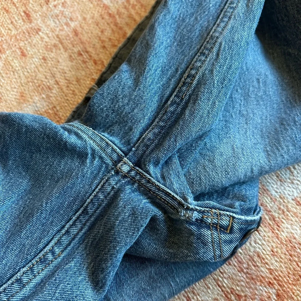 Abercrombie & Fitch High Rise Button Fly Mom Jean distressed medium wash 27 4R - Picture 7 of 10
